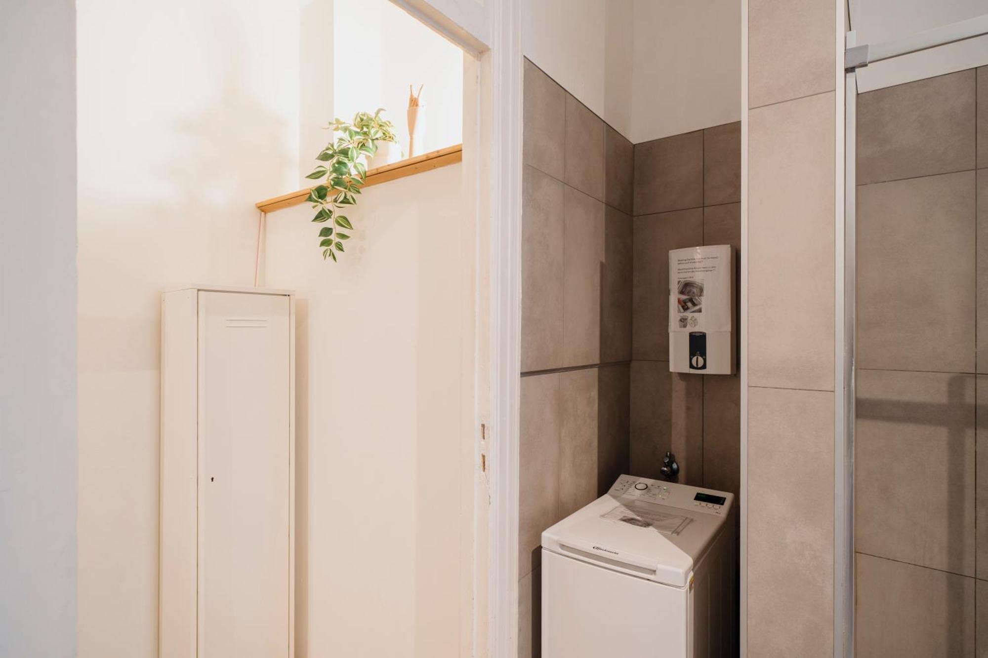 Homely - Luxurious, Spacious, Near Victory Column, River Apartment